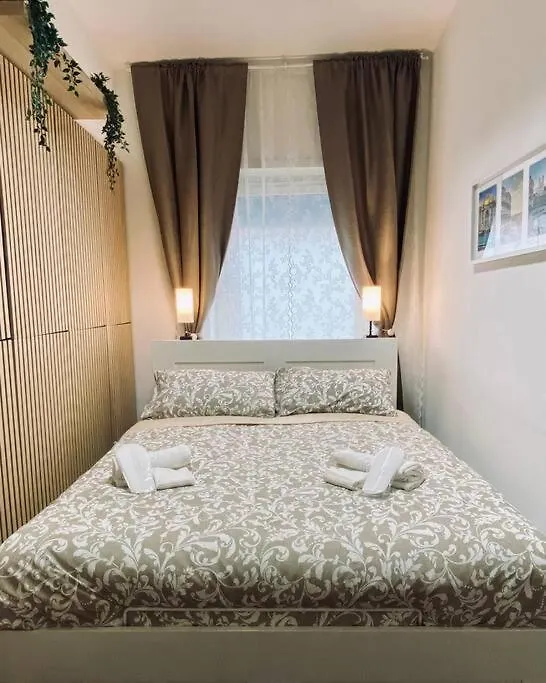 Dr House Luxury Apartment 로마 0*,